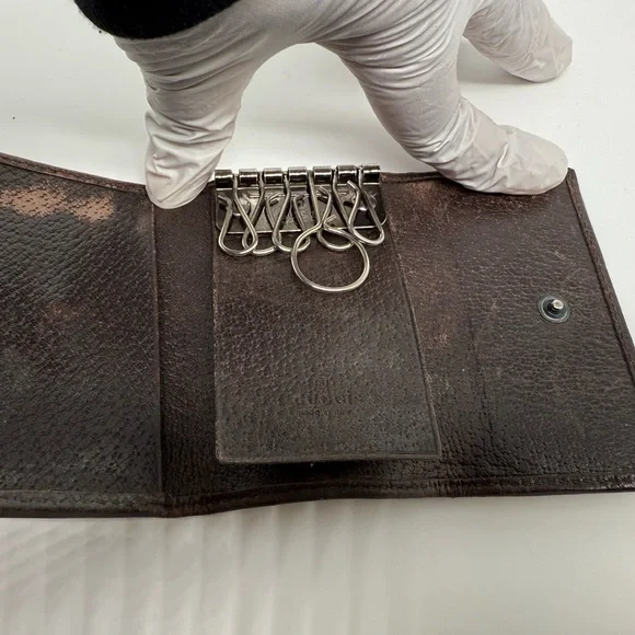 Gucci Monogram 6 Key Holder - Picture 8 of 8